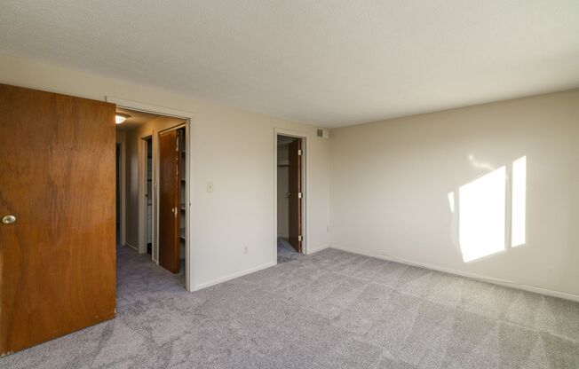 2 beds, 1.5 baths, $1,350, Unit 773 E Thurber Dr Apt. C