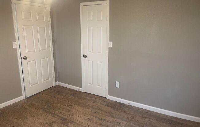 2 beds, 1 bath, $995