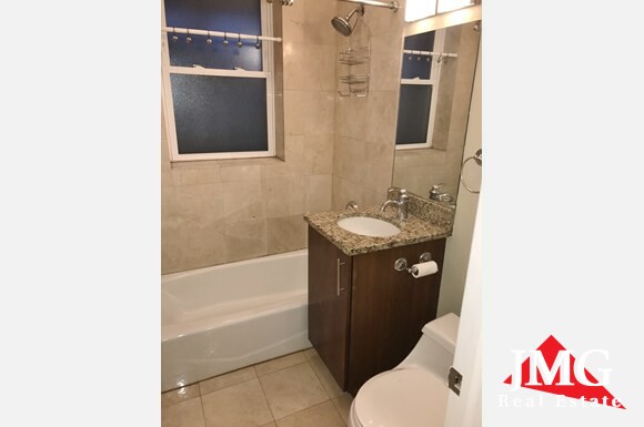 1636 W GRACE