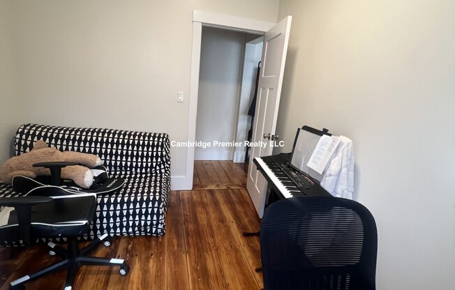 1423 CAMBRIDGE