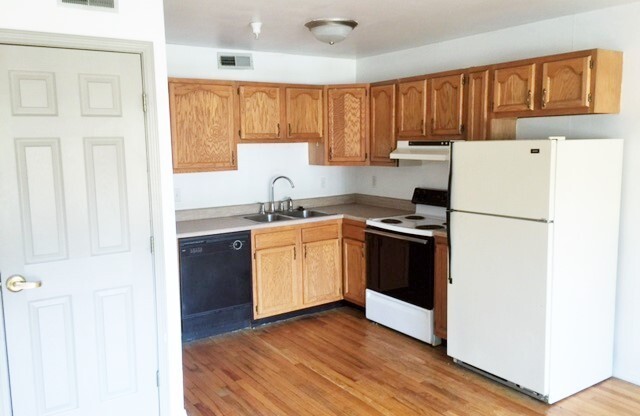 2 beds, 2 baths, $650