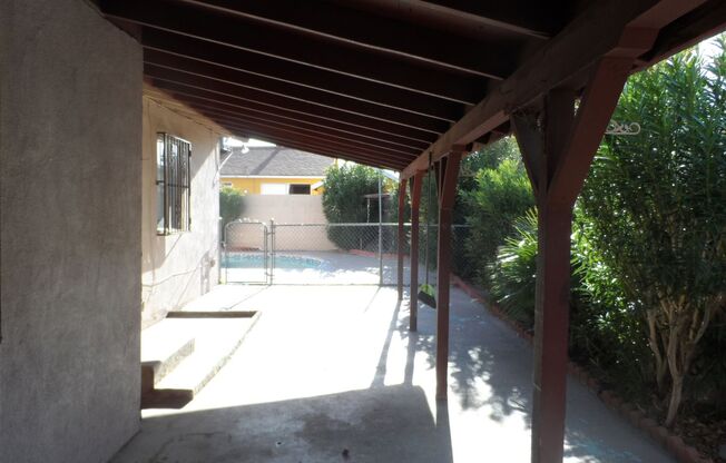 3 Bedroom 2 Bathroom Home w/ Pool