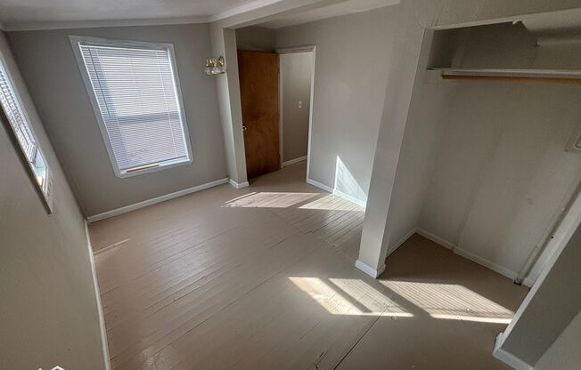 3 beds, 1 bath, $825, Unit 02