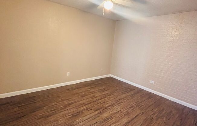 1 bed, 1 bath, 700 sqft, $1,250, Unit 2100