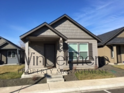 3 beds, 2 baths, 1,064 sqft, $1,595, Unit chin260-1