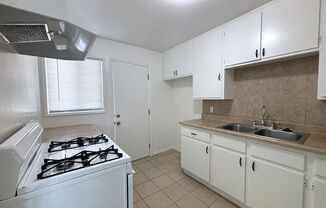 2 beds, 1 bath, 815 sqft, $1,850, Unit 535 1/2