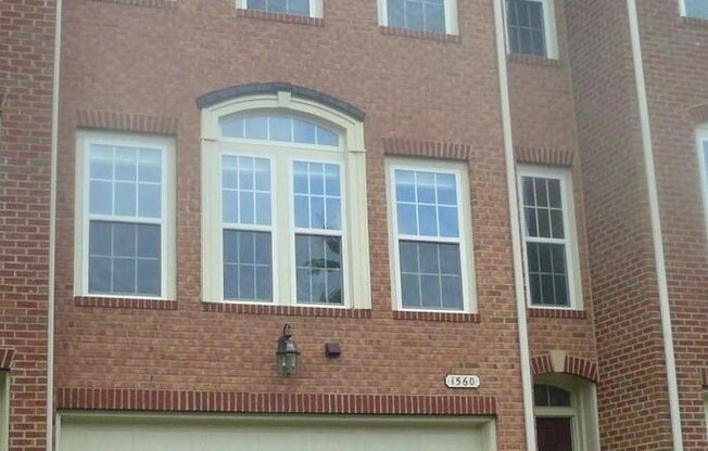 1560 RUTLAND WAY
