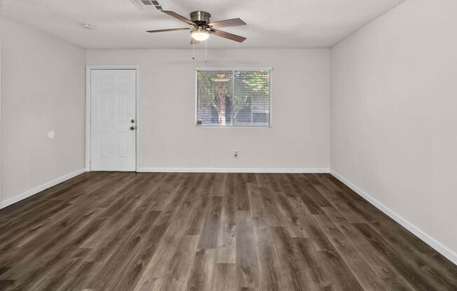 408 Regina St Unit #4 | SUMMER APPLICATION SPECIALS APPLY NOW!