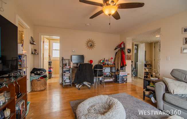 1623 W HURON