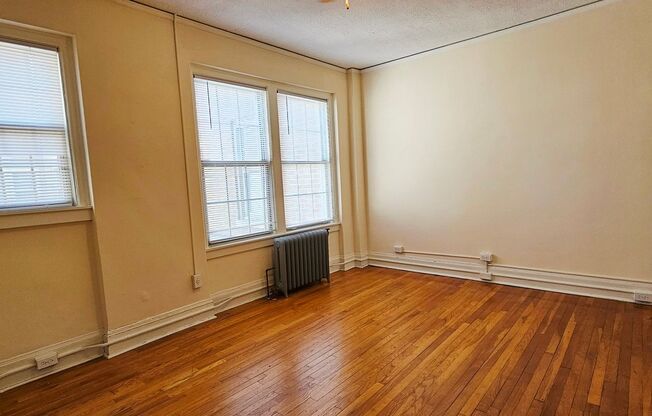 2 beds, 1 bath, 1,050 sqft, $1,850, Unit 806