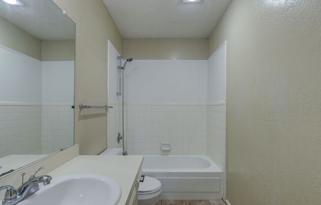 2 beds, 2 baths, 926 sqft, $737, Unit #29