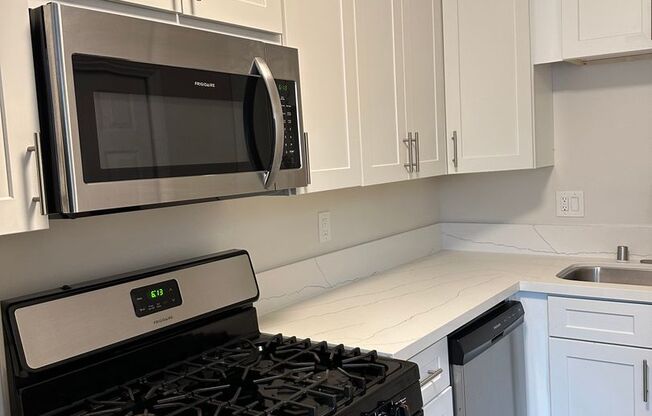 1 bed, 1 bath, $1,995, Unit 954 22nd Street