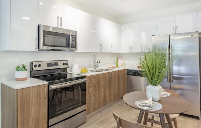 Fully Equipped Eat-In Kitchen at Alameda West, Miami, 33144