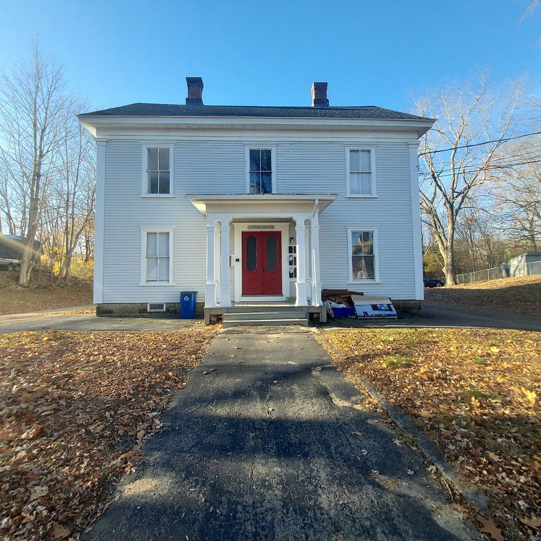 3 Packers Falls Rd