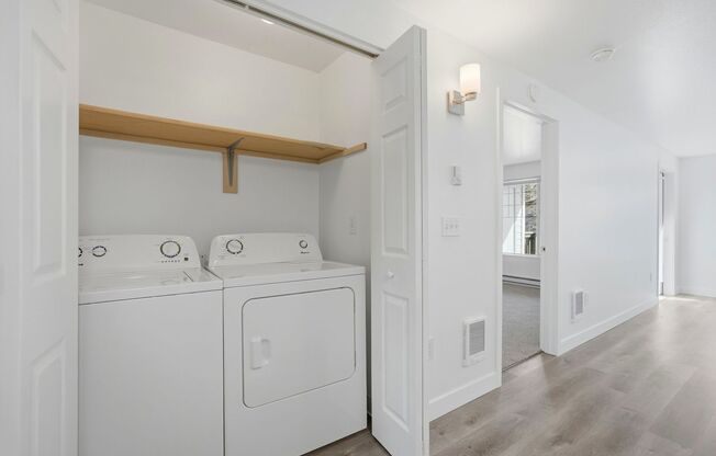 2 beds, 2 baths, 950 sqft, $1,700, Unit 27