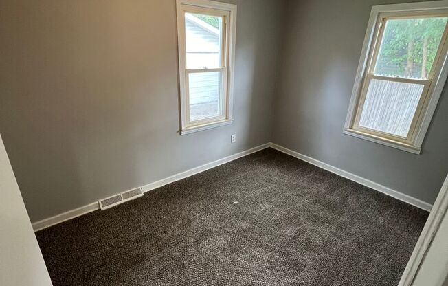 2 beds, 1 bath, $1,300