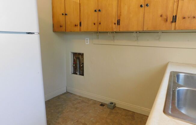 2 beds, 1 bath, $1,000