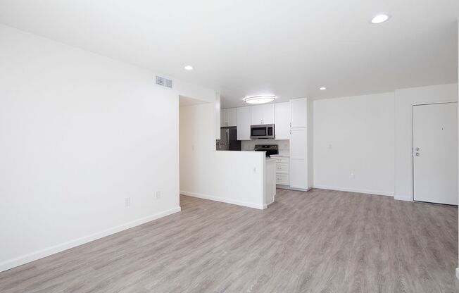 3 beds, 2 baths, 1,105 sqft, $3,295, Unit 210