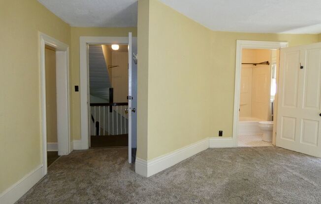 1 bed, 1 bath, $1,250, Unit Apt #6