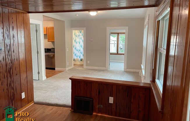 2 beds, 1 bath, $1,595