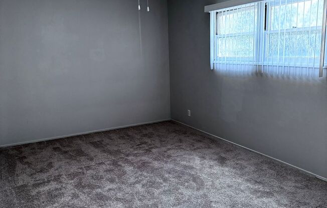 1 bed, 1 bath, 550 sqft, $1,749, Unit R