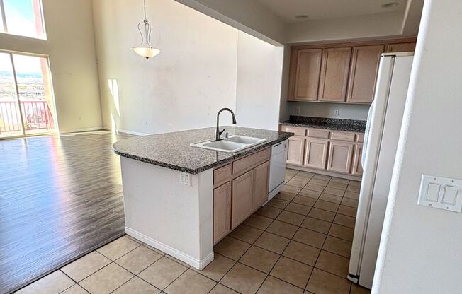 Beautiful, 2 story penthouse loft at the Manhattan condos on the south strip.