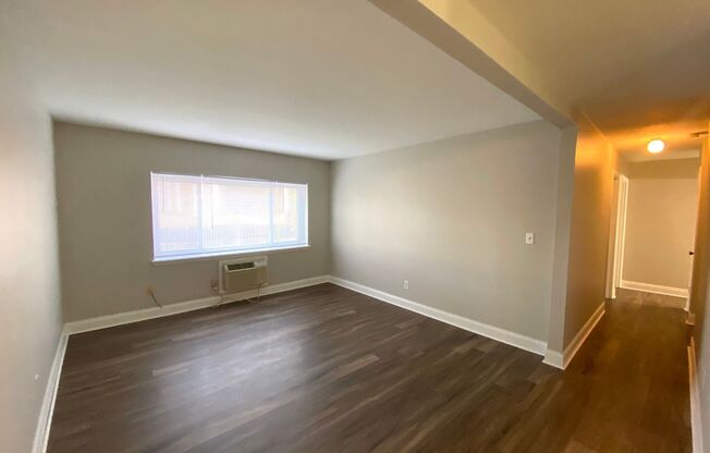 2 beds, 1 bath, 807 sqft, $750, Unit Unit 2-112