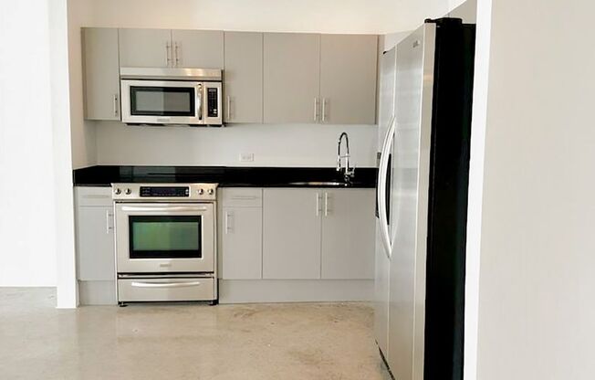 Studio, 1 bath, 962 sqft, $3,100, Unit Unit 704