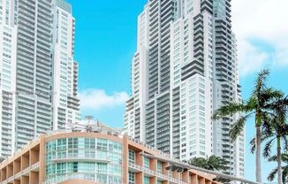 Stunning 1-bedroom/2-bath + den apartment in the highly sought-after Vizcayne Condo in the heart of downtown