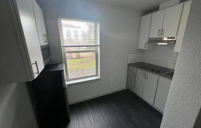 1 bed, 1 bath, 300 sqft, $1,175, Unit 109