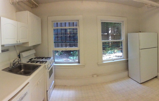 2 beds, 1 bath, $3,300, Unit 1