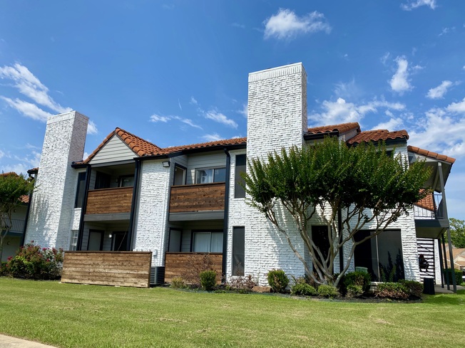 Apartments on Woodhaven Boulevard in Fort Worth