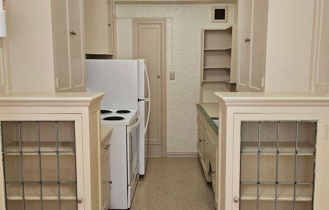 1 bed, 1 bath, $700, Unit 410