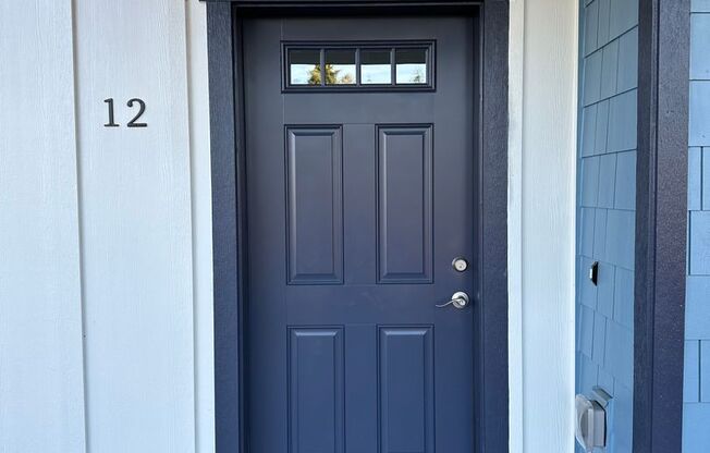 New 3 Bed / 2.5 Bath Duplex! $250 Amazon Gift Card! *FIRST MONTH'S RENT IS FREE!*