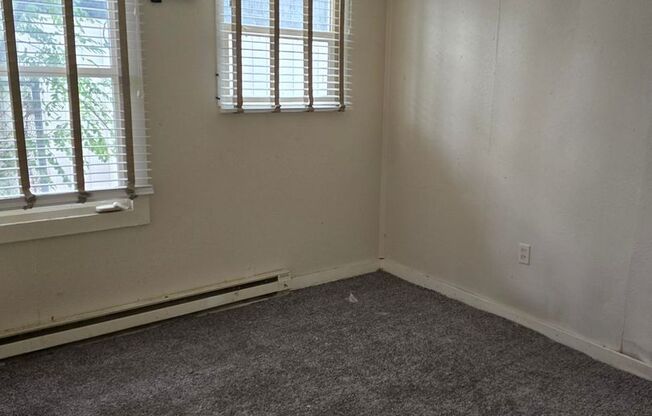 3 beds, 1 bath, 1,232 sqft, $1,500