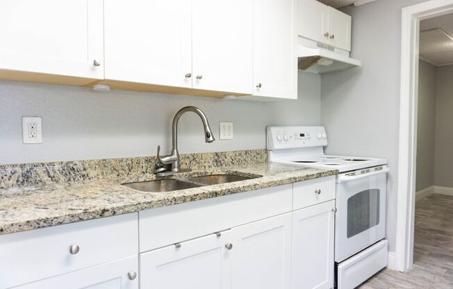 1 bed, 1 bath, 700 sqft, $1,150, Unit Unit 12
