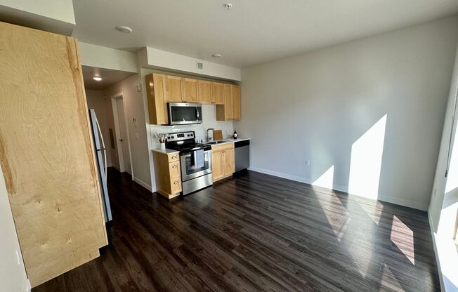 Studio, 1 bath, 412 sqft, $1,549, Unit Unit 401