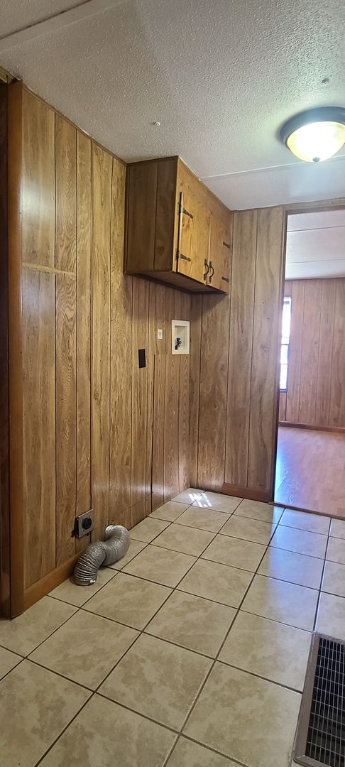 1 bed, 1 bath, $650, Unit Lot 4