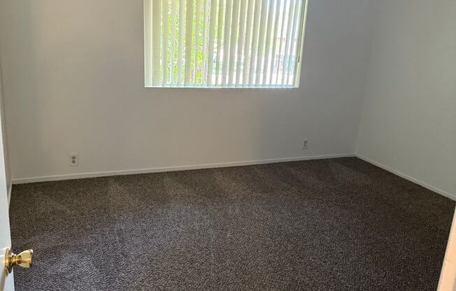 4171 California Ave. #67 -Upstairs Apartment