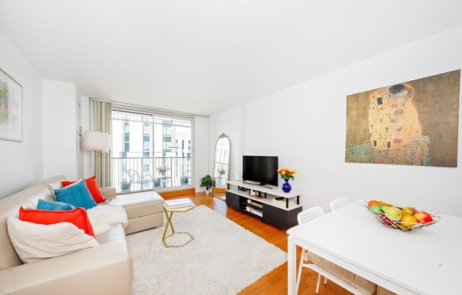1 bed, 1 bath, 663 sqft, $3,400, Unit 1027
