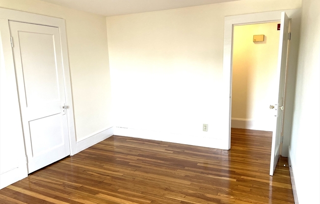 2 beds, 1 bath, 1,100 sqft, $2,400, Unit 5