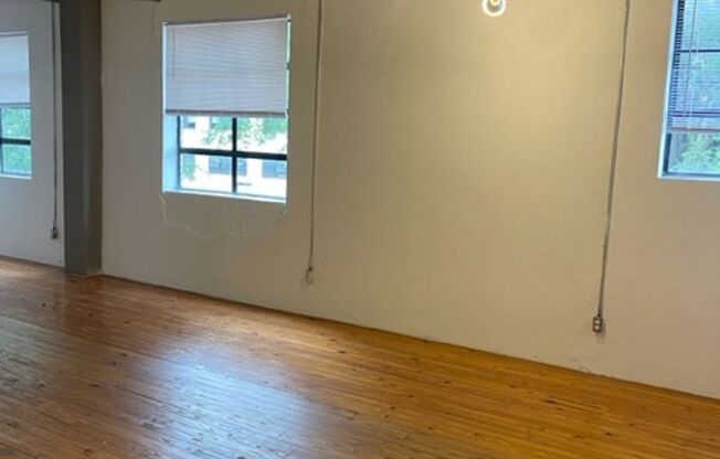 2 beds, 1 bath, 1,140 sqft, $2,200, Unit 900-314