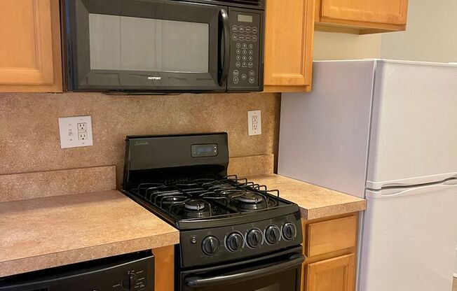 Studio, 1 bath, 500 sqft, $950, Unit 507-2F