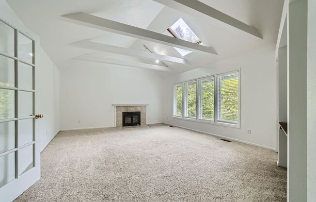 Available NOW! Waterfront >> Newly Remodeled 4BR/3BA + 3 KITCHENS! Private Suites! TOUR TODAY!!