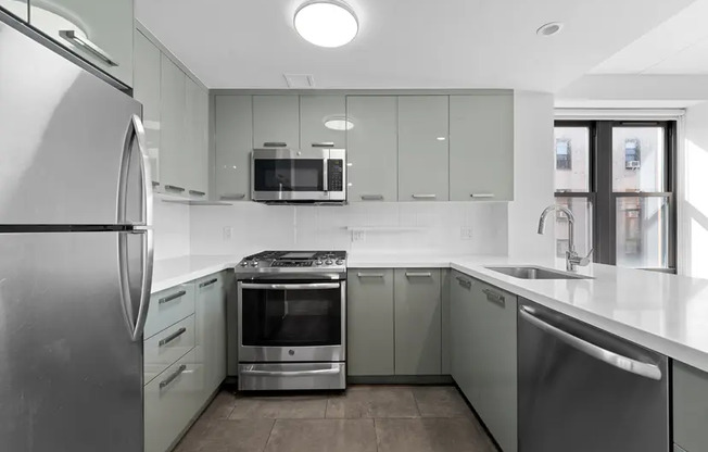 2 beds, 1 bath, $4,101, Unit 605