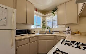 Charming 1 Bedroom Apartment in the Heart of North Park! Air Conditioning! Off Street Parking!