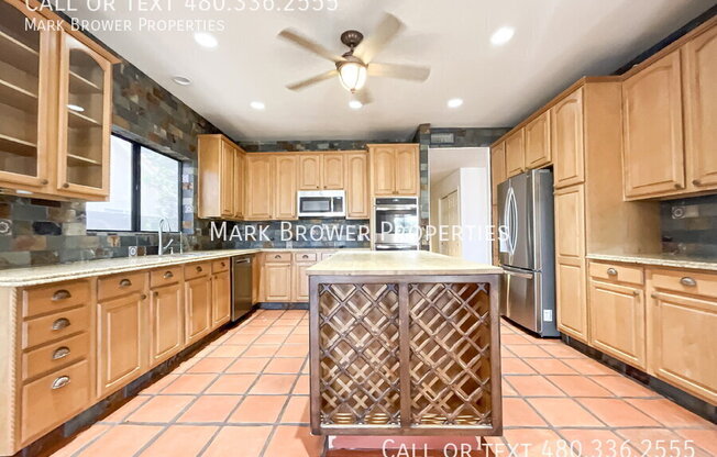 1306 E SUNBURST LN