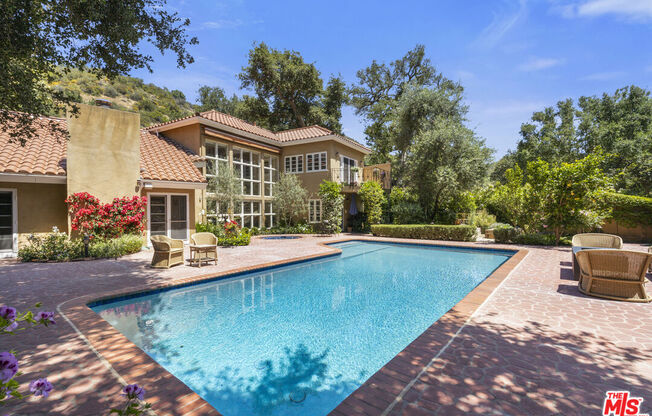 3265 MANDEVILLE CYN RD