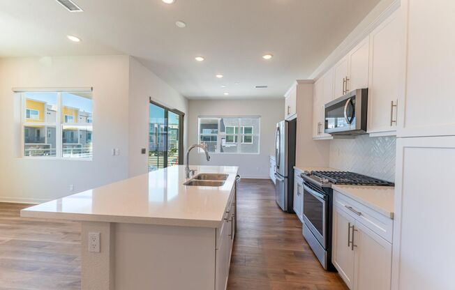 Two Weeks Free! Newer Condo w/Garage, Laundry, 3 Bdrm/2 Bath, Pet-Friendly, in Otay Ranch!