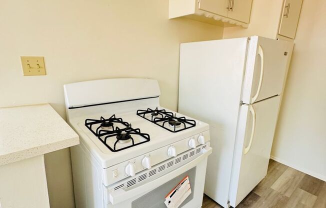 485 - 1049 N MARIPOSA AVE